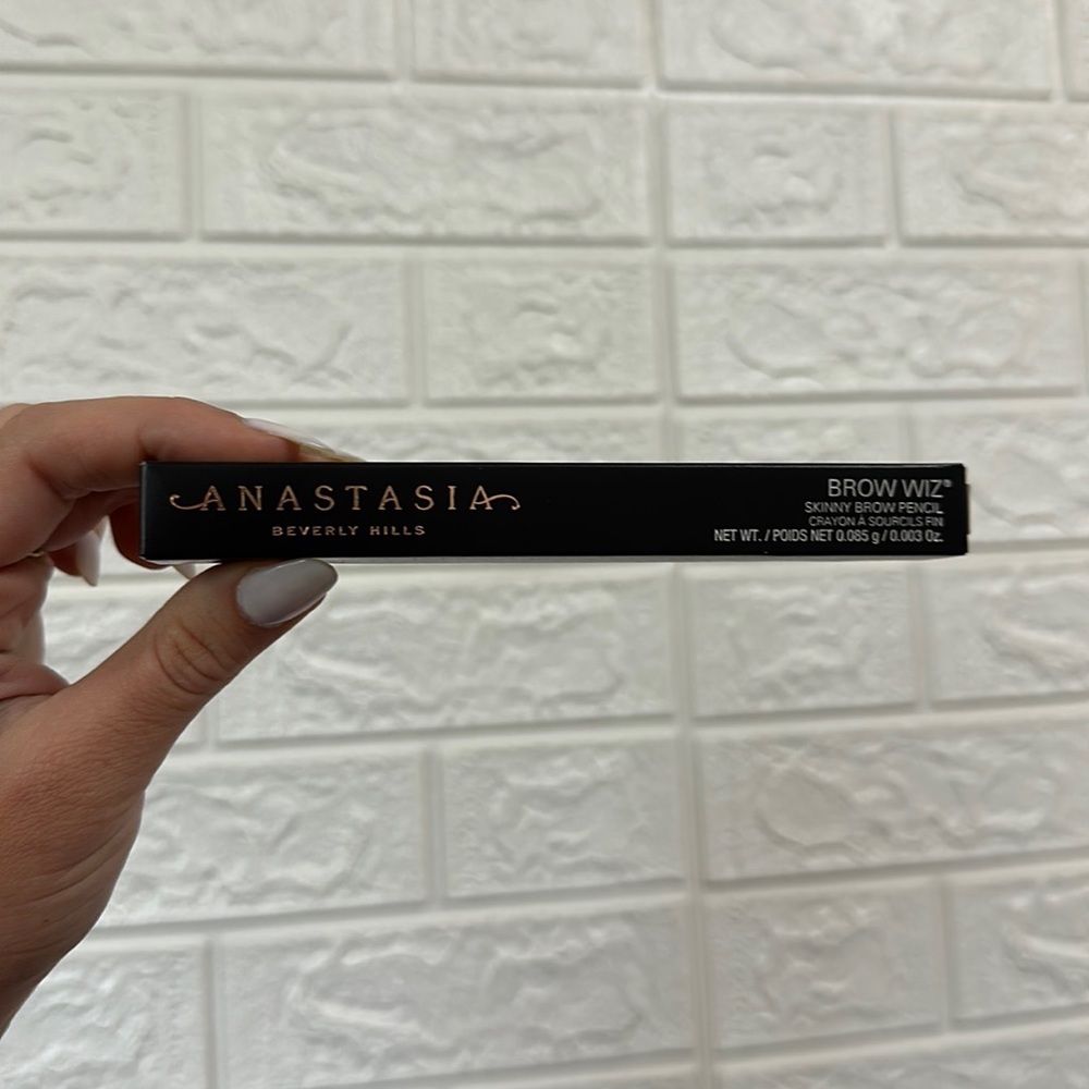 Anastasia Beverly Hills brow wiz